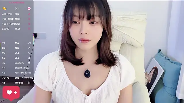 Pokazy przed kamerką – peachy_kiss