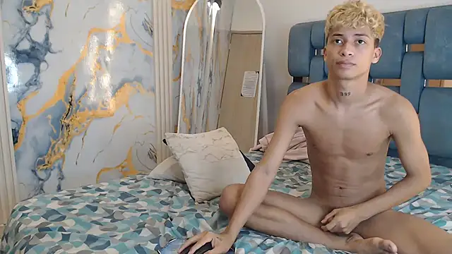 GOLD_BOYS Chat XXX in diretta