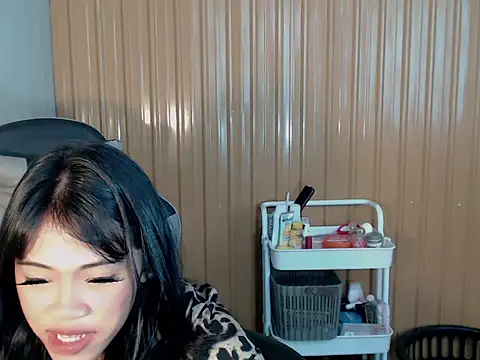 Pokazy przed kamerką – urcurlydiva