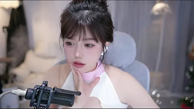 CecilyのライブXXXチャット