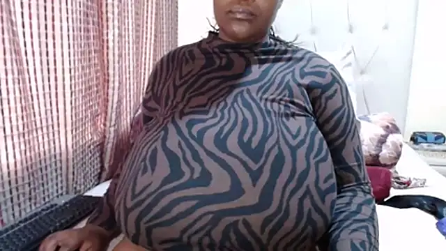 CHOCOLATEDARKBUSTYX – Live XXX-chat