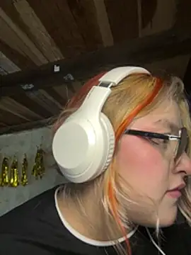 Sophia_Weest99 élő XXX-chatje