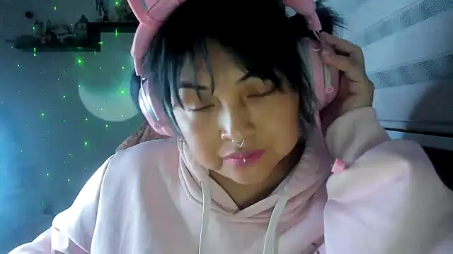 Živý XXX chat Shaddycute_