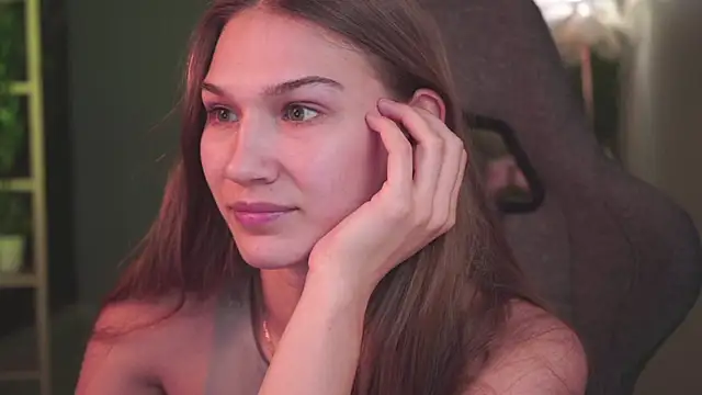 Sweet_Emilya élő XXX-chatje