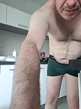 AgaiJa42: διαδικτυακό σόου στην κάμερα