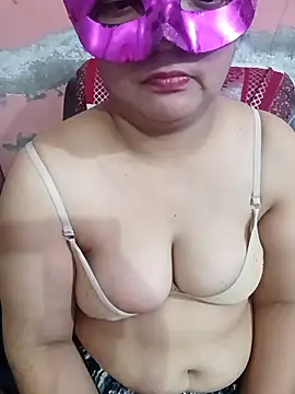 Gujju_bhabhi69のライブXXXチャット