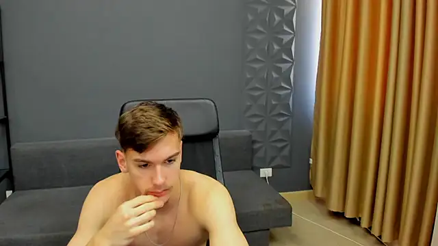 BradyFlint Adlı Modelin Web Kamerası Şovu