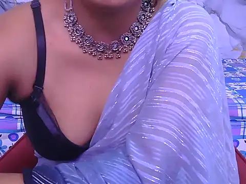 Aayesha-queen Adlı Modelin Canlı XXX Sohbeti