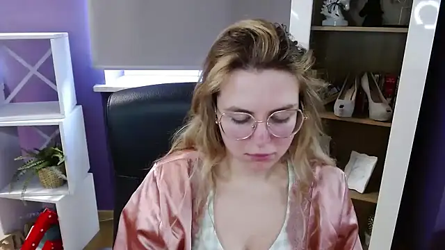 Zoey_Erotic: онлайн-секс-чат