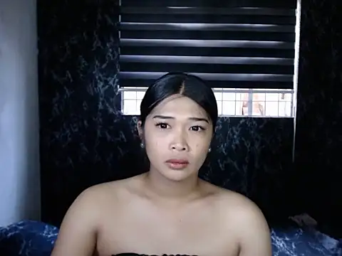 Maria-Moore Show in webcam