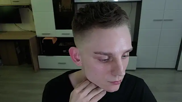 XXX chat uživo modela angryzan