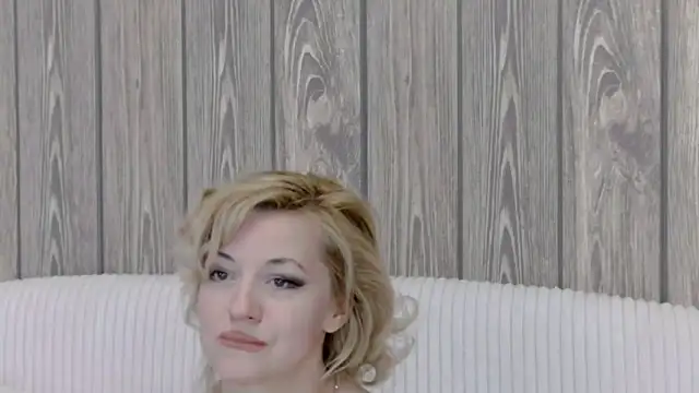 ClassyTinaa Webcam show