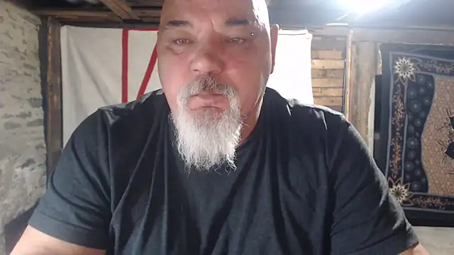 Chat +18 de Newfiesausage1972 ao vivo