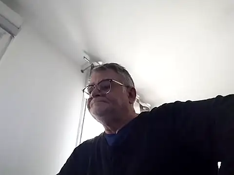 oura: вебкам-шоу