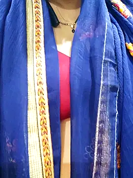 Raajsingh5566 Adlı Modelin Canlı XXX Sohbeti