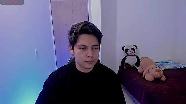 Asta_YunoXXX: διαδικτυακό σόου στην κάμερα