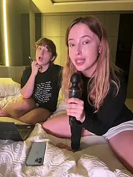 Nura_n_Sarah – Kamerová šou