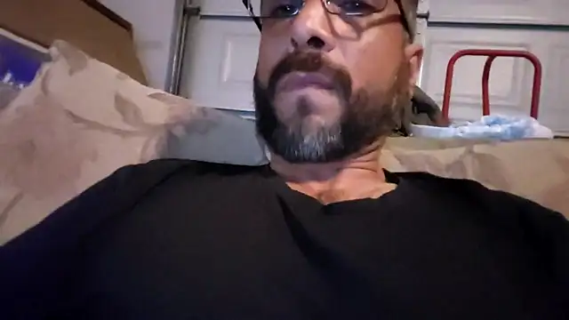 Forbidden_daddy's Webcam Show