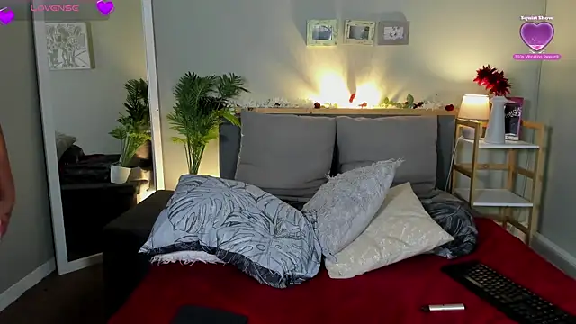 NaughtyTyra's Webcam Show