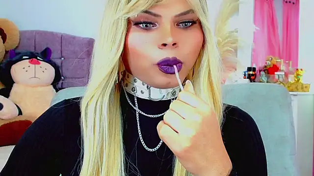 Show modela AdanKinng na web-kameri