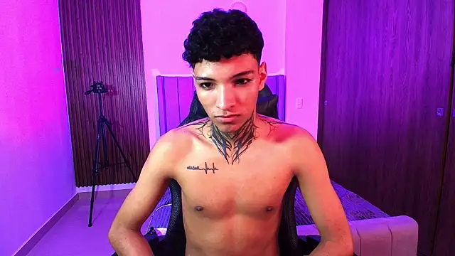 im_Usuga: διαδικτυακό σόου στην κάμερα