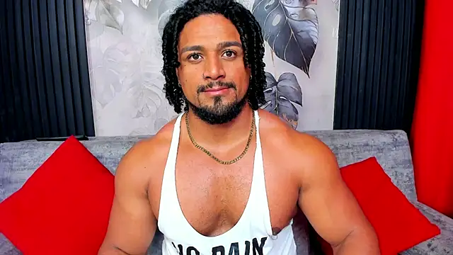 MikeEstevess: διαδικτυακό σόου στην κάμερα