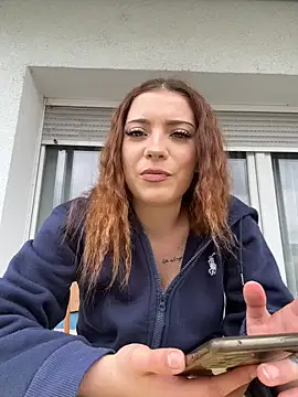 SofieKayla: διαδικτυακό σόου στην κάμερα