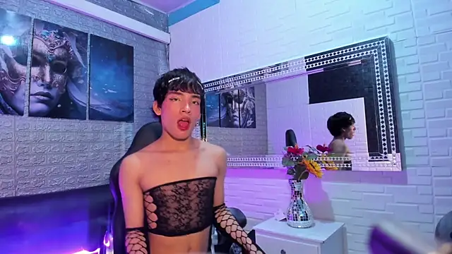 Show modela AlecciaNova na web-kameri