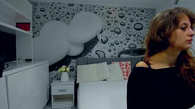 AlmaFancy live XXX chat