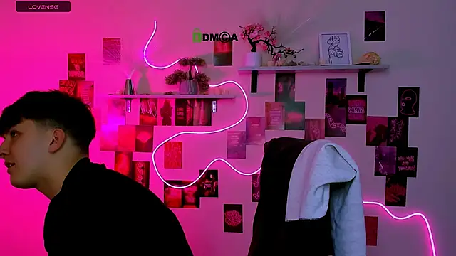 Вебкам-шоу travis_wolf_