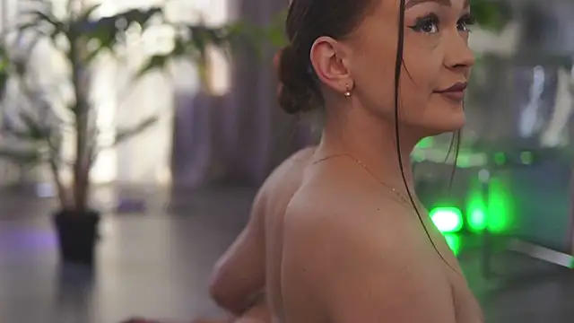 HotBustyBabeX Adlı Modelin Canlı XXX Sohbeti