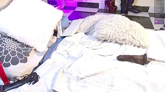 Its_vero: онлайн-секс-чат