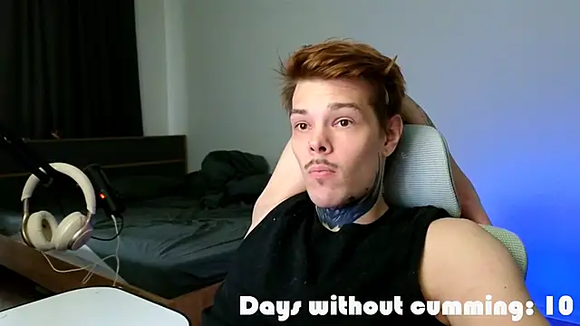 DENIS_HERE webkamerás műsora