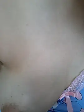 Emi_hot1 Adlı Modelin Canlı XXX Sohbeti