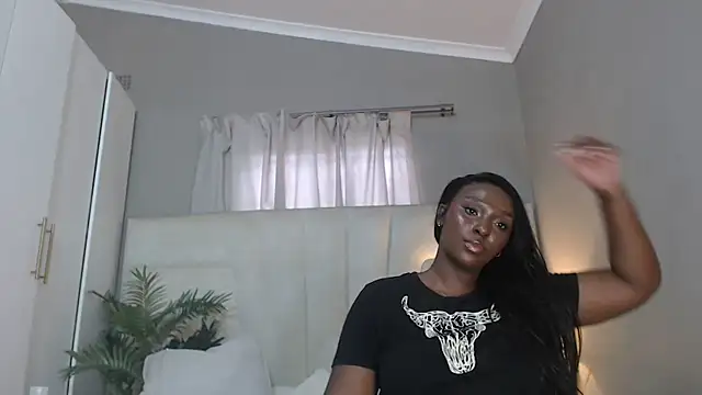 naughtyblackdolie – Kamerová šou