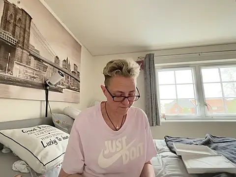 Curvy-Jinx – Naživo XXX chat