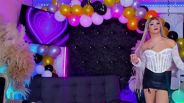 Queens_Wonders_Blonders Webcam show