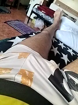 basyo2: διαδικτυακό σόου στην κάμερα