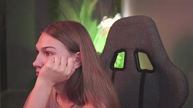 Sweet_Emilya: απευθείας συνομιλία ΧΧΧ