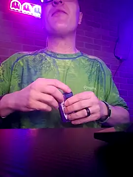 Pokazy przed kamerką – chronic_vibez