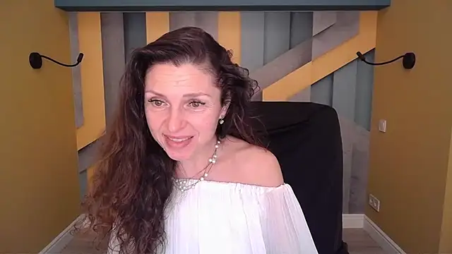 EllaLong's Live XXX Chat