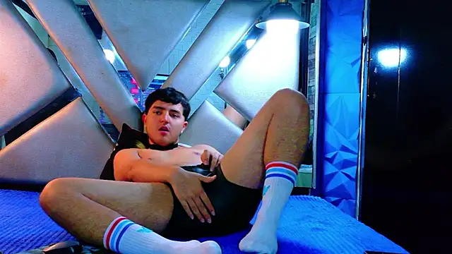 Show modela Oliver_Jamees na web-kameri