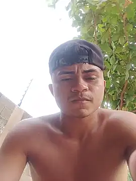 HOTRAINYGOLDEN Show in webcam