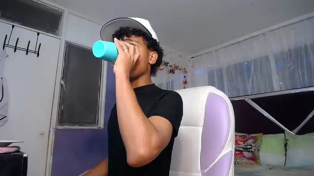 Pokazy przed kamerką – Santy_bigcock_01