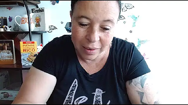 LauraMallioni's Live XXX Chat