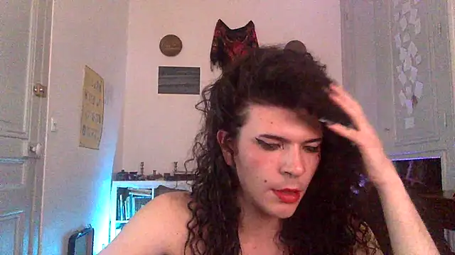 TheHellebora Webcam-Show