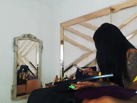 Luna_and_Rose Show in webcam