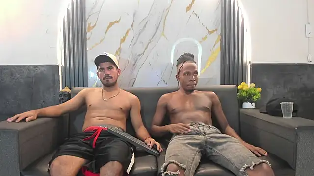 Latins_on_fire 웹캠 쇼