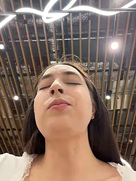 Holly_Play élő XXX-chatje