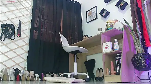 myla_sarah Adlı Modelin Canlı XXX Sohbeti